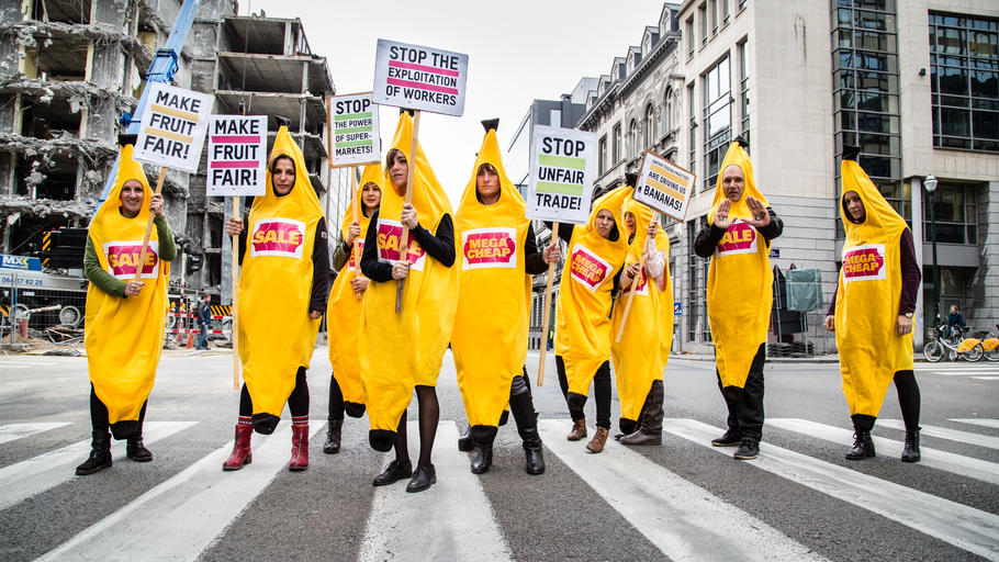 MakeFruitFair!-Petition in Brüssel