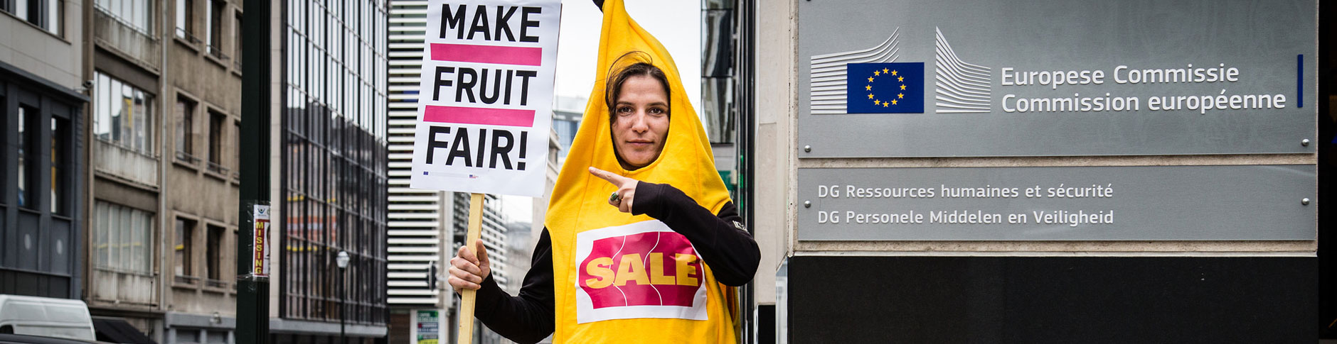 Banana Riot - Happening vor der Europäischen Kommission in Brüssel